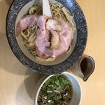 地鶏と伊勢海老 中華そば 頑 - 