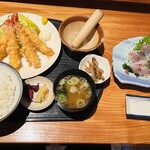 お魚処 うおとも - 日替わりランチ（エビフライ）と単品鯵の刺身