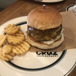 CRUZ BURGERS & CRAFT BEERS - チリビーンズチーズバーガー