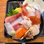 すし･丼ぶりの店 くう海 - くう海丼。2300円。