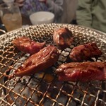 Yakiniku Dorago - ハラミ焼き中