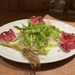 TRATTORIA Piu - セリ×晩白柚×スズキのカルパッチョ。セリの根がフリットされていて楽しい♡晩白柚は巨大な柑橘。九州出身の親戚がいるのでよく頂いてました。懐かしい。