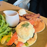 カフェ スティロ - エッグベネディクト。スモークサーモンのせ