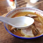 Asahikawa Ramen Kumakko - 特製旭川ラーメン（味噌）（レンゲがデカい）