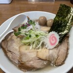 麺屋にじ丸 - らーめんちょい脂（白）650円　チャーシュー麺変更　250円　うずら　100円！