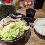 横浜家系ラーメン 銀家 - 料理写真: