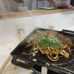 ホルモン千葉 - 生卵＆ネギのせ。