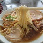 佐野ラーメン いってつ - 麺をリフト！