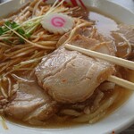 佐野ラーメン いってつ - 絶品のチャーシューをリフト⤴︎
