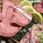 炭火焼肉 牛仁 - 牛タン