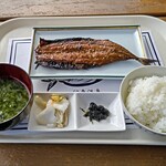 杉国商店 - さんまみりん(385円)と、ごはんセット並(495円)。