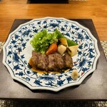 Toushouan - 変鉢
                      　大分和牛ステーキ　彩り野菜