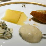 アピシウス - 左上から時計回りに「ボーフォール」 「エポワス」 「モンドール」 「ロックフォール」