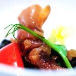 アピシウス - アミューズ１　イカスミのクスクス　ホタルイカの燻製