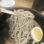 花丸そば - 麺はそばですが、もちっとした食感です。柔らかめでした。