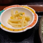 ニユートーキヨー 庄屋 - 小鉢はマカロニサラダ