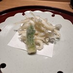 礒田 - 白魚とタラの芽の天ぷら
