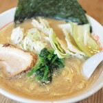 松福 - うまいラーメン(中盛り)。