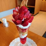 Mizunobu Fruit Parlor Labo - プレミアム苺パフェ