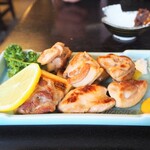 神田まつや 本店 - 焼鳥（しお）990円