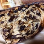 ブレッドアーエスプレッソ - カレンツはレーズンがびっしり。