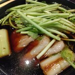 山形蕎麦と串揚げのお店 焔蔵 - 料理写真:鴨肉、仙台せり、焼きネギ、最高！