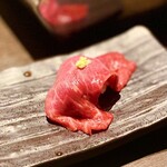 焼肉 Ganryu - 握られた肉