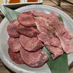 Kuroge wagyu yakiniku ushikuro - 