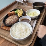 ファイヤーバーグ - ハンバーグにザンギとミニカレー付いたAセット（＾∇＾）