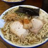 ケンちゃんラーメン - 初代店主・堀健蔵さんの名が由来の「ケンちゃんラーメン」は昭和53年創業。 現在は二代目の息子さんが引き継いで守り続ける。メニューは潔く「中華そば」のみ！