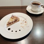 CAFE PAS A PAS - くるみのキャラメルタルト / 本日のコーヒー