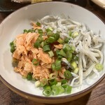金町製麺 - 銀鮭のほぐし身と釜揚げしらすおろし　450円