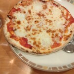 サイゼリヤ - チーズたっぷりのピザ