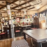 お好み工房 こがねや - レトロな内観もいい感じ