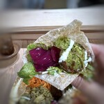 金時 黃土 - ◆こんな風に「パン」に挟んで。入れすぎました。(^◇^;) 色んな具のお味が重なり、贅沢なサンド。