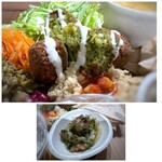 金時 黃土 - ◆「法拉費爾（鷹嘴豆香料炸丸子）」。我品嚐了一個，香料味道濃郁，口感極佳，非常美味。◆底下可以看到「鷹嘴豆泥」，這也是非常好吃的。◆我想這是克里奧佐醬，帶有一點酸味。