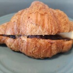 Curly's Croissant TOKYO BAKE STAND - あんバタークロワッサン。背徳の味♥