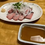 ひとし - マグロのレバ刺し風　冷凍切身をごま油&塩で