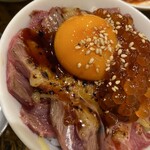 焼肉ホルモン まつとよ苑 - 裏メニュー(いくらとチーズが乗ってる)