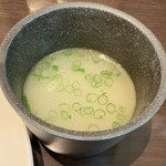 チャーハン王 - 「チャー王セット」(1000円)の旨味凝縮の鶏スープ