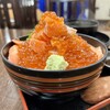 すみれ - イクラ・サーモン丼2000円。