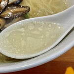 Yuushou Astage - 塩ベースの鶏清湯スープ