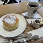 KEY'S CAFÉ - 料理写真:スフレパンケーキとホットコーヒー