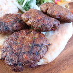 アゼル・レストラン&バー - Köfte（ミートボールプレート）※キョフテ，ラムとビーフのミックス