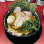 家系ラーメン 王道家直伝 との丸家 - 