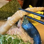 濃厚らーめん 驚麺屋 - ほぼタケノコ、にゅ～～ん！