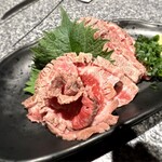 オリーブ牛焼肉 妃牛 - オリーブ牛炙りタタキ