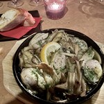 Bar Soul Kitchen - 広島産牡蠣とキノコのアヒージョとバゲット