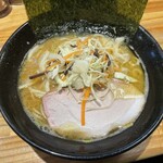 Yokoyokoya - ラーメン 850円