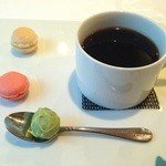 レストラン テズ - 13.12月　マカロン、抹茶トリュフ、コーヒー